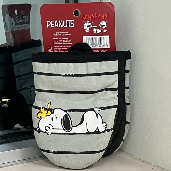 Peanuts 2 Pack Mini Mitts - Picture 7 of 8